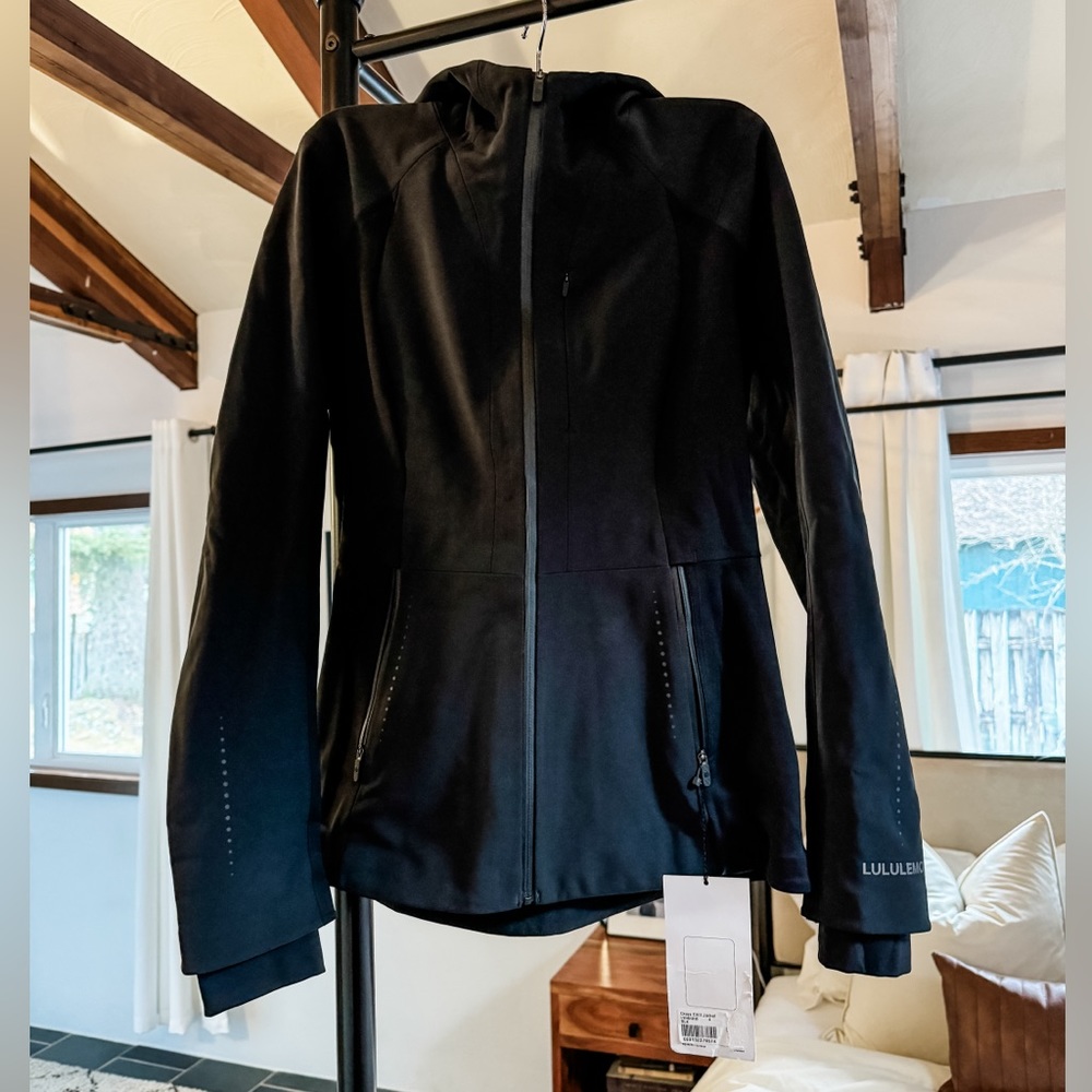 Lululemon cross chill jacket BNWT size 4